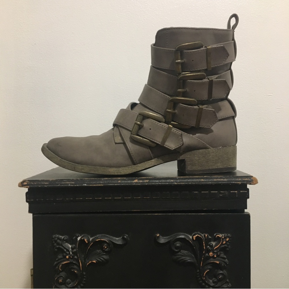 Mia boots buckles 7.5 Melba grey street wear leather